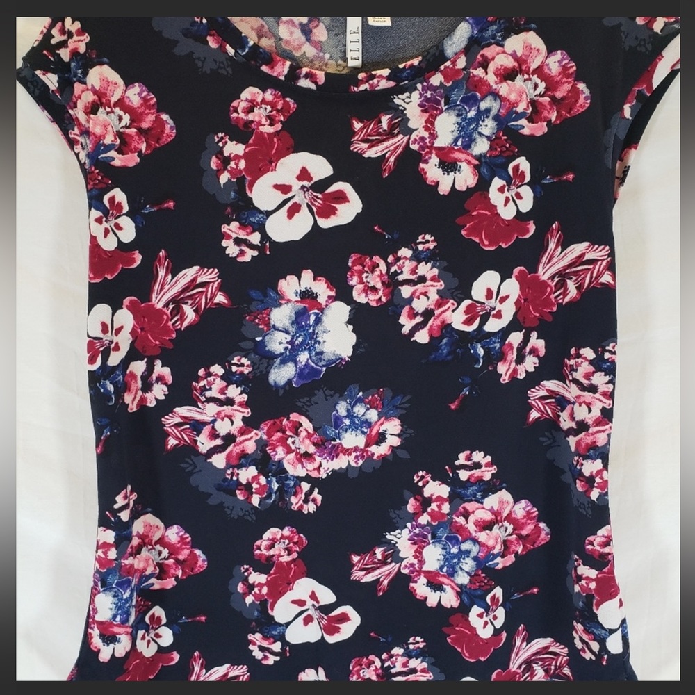 Elle | Medium Cherry Blossom Floral Blouse - Picture 2 of 7